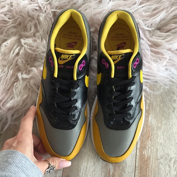 nike air max mustard